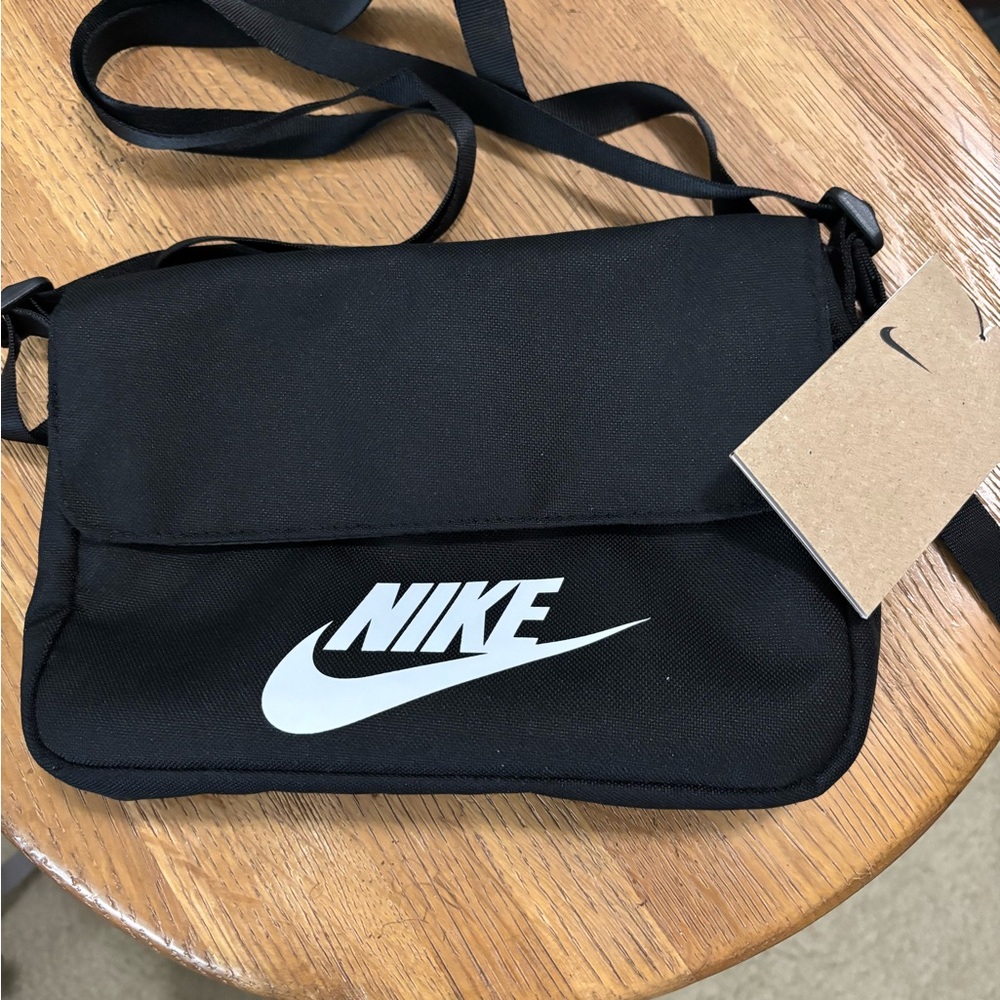 SOLD SOLD SOLD NWT NIKE Crossbody Bag